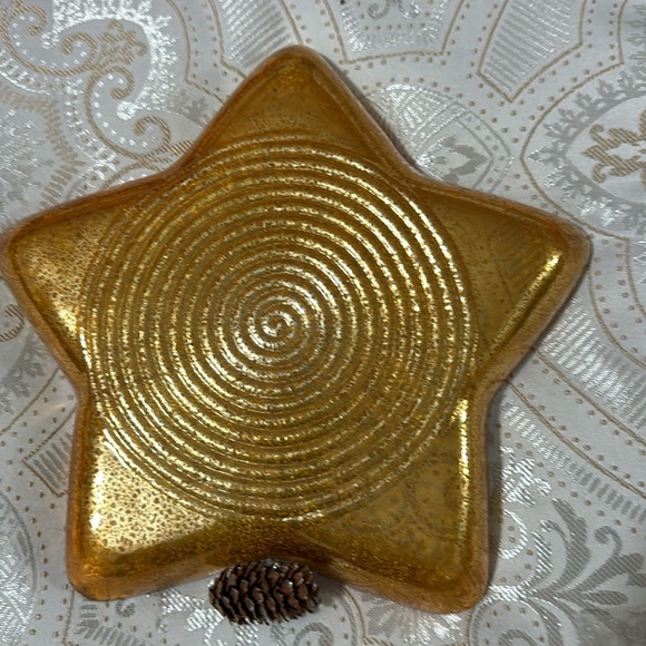 Antique Gold, Tea light holder with Star shaped glass plate & festive ornaments. - Picture 4 of 5